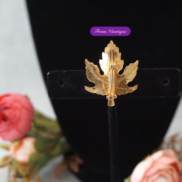 🍁 VINTAGE Golden Maple Leaf Brooch / Scarf Pin 🧷 - Picture 3 of 5